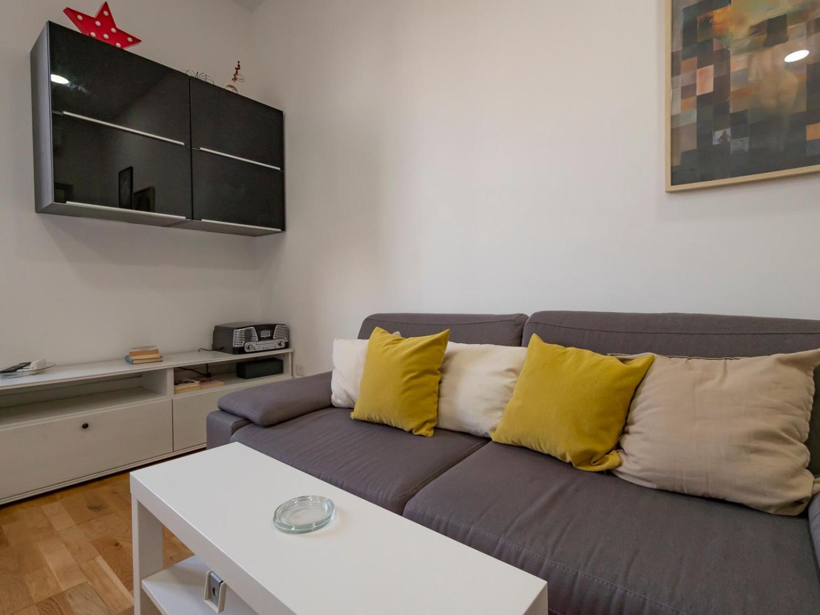 I Host - Ferrante Aporti 24 *